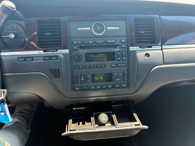 2006 Lincoln Town Car Signature Limited