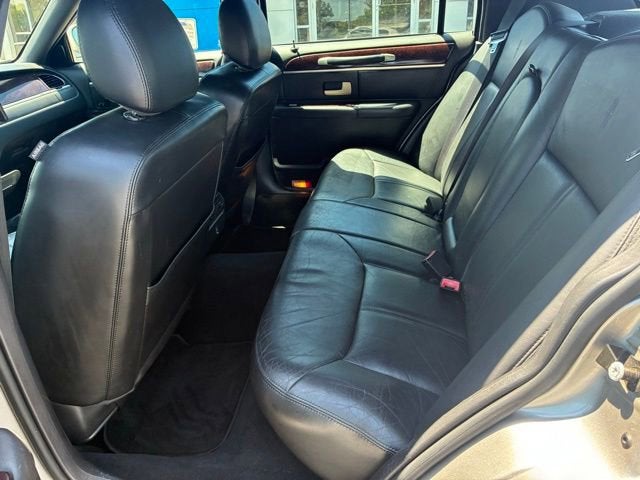 2006 Lincoln Town Car Signature Limited