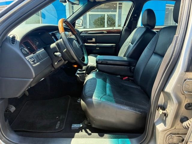 2006 Lincoln Town Car Signature Limited