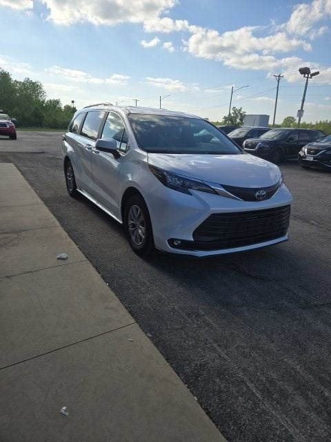 2025 Toyota Sienna XLE