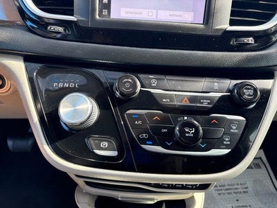 2022 Chrysler Voyager LX