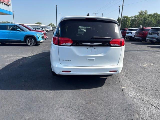 2022 Chrysler Voyager LX