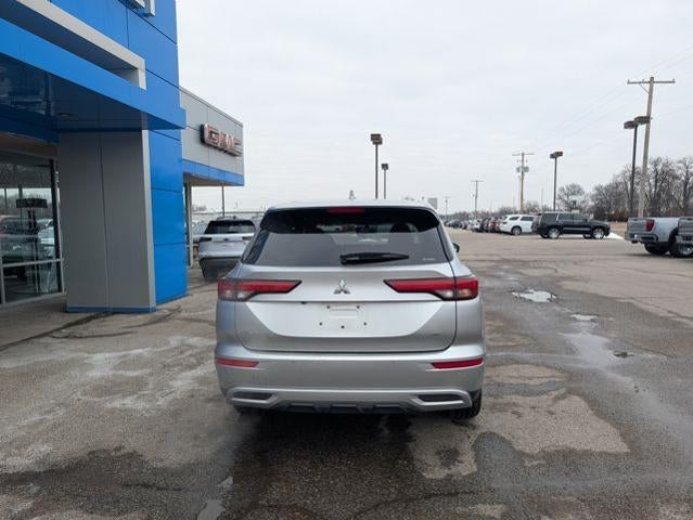 2024 Mitsubishi Outlander SE