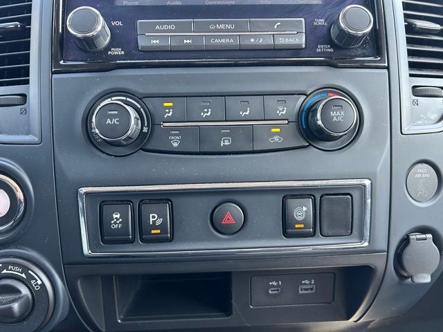 2024 Nissan TITAN Crew Cab SV 4x4