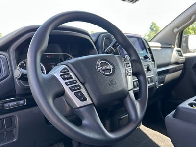 2024 Nissan TITAN Crew Cab SV 4x4