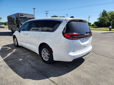 2025 Chrysler Pacifica Select